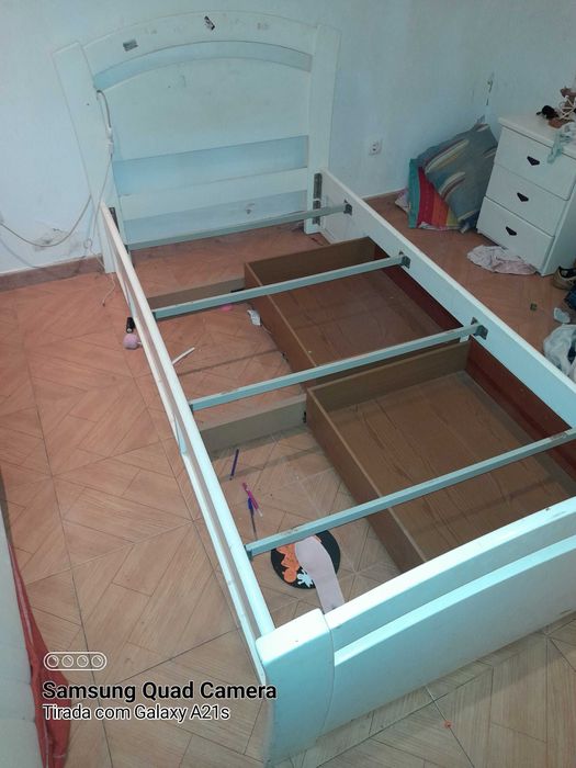 Cama de solteiro completa com gavetas