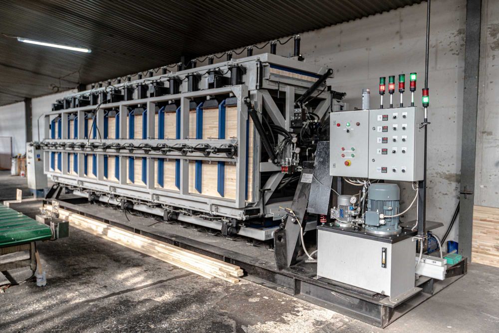 Prasa do drewna, prasa obrotowa wiatrakowa do klejonki  | praca ciągła | 4 pola robocze | pełna hydraulika |