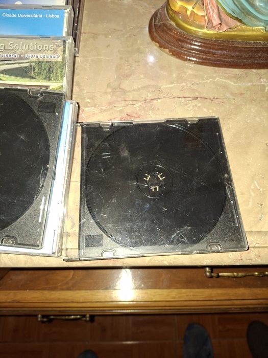 Caixas de Cds usadas