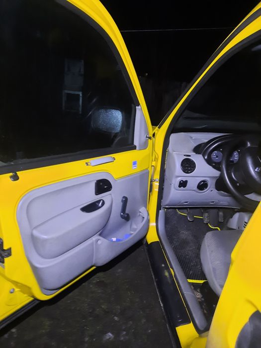 Рено Кенго в гарному стані