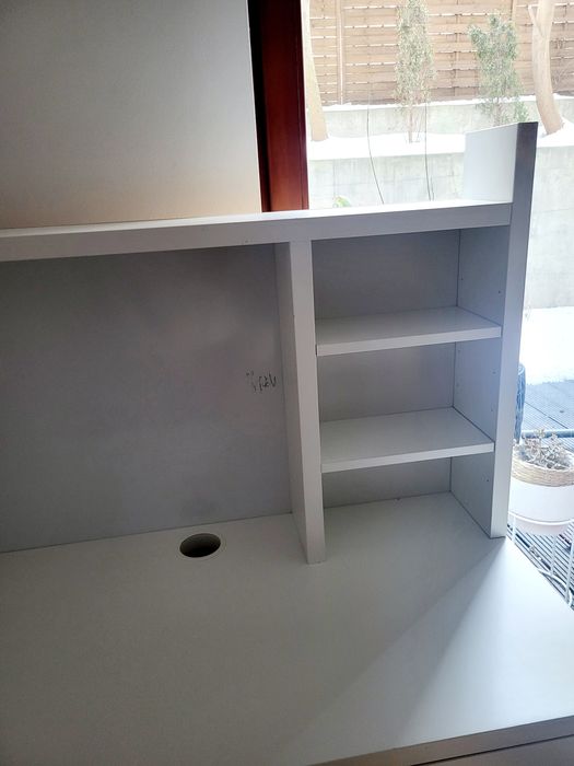 Biurko z tablicą magnetyczną Ikea