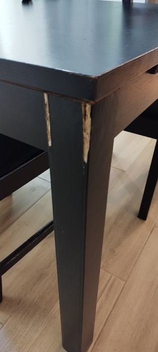Mesa de jantar e cadeiras