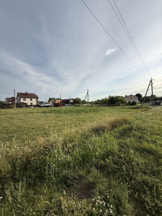 Продам гарну, рівну земельну ділянку в селі Гора, гарний підʼїзд, супер місце