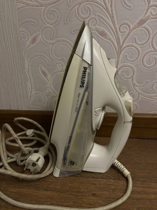 Праска Philips Azur 4235 — потужна, надійна