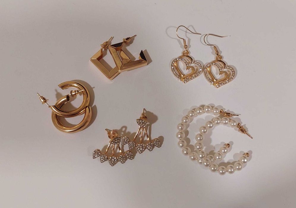 Conjunto de brincos dourados