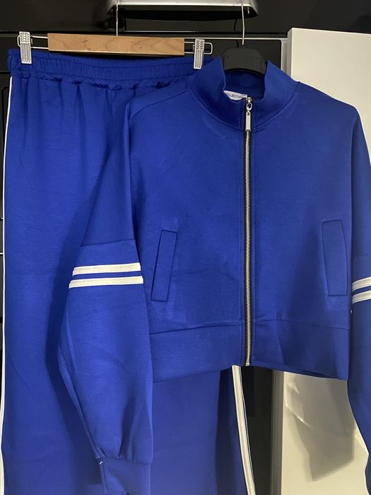 Masełkowy chabrowy dres.