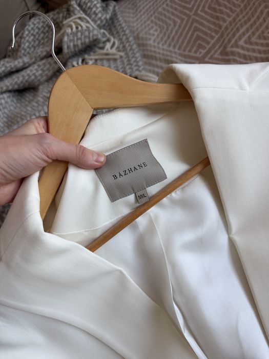 Жакет Bazhane с гартерами молочний