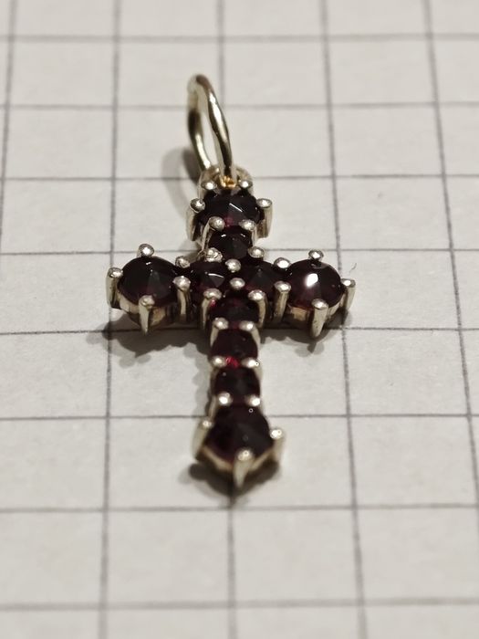 Золотий, вінтажний хрестик, з гранатами, 585 проба.