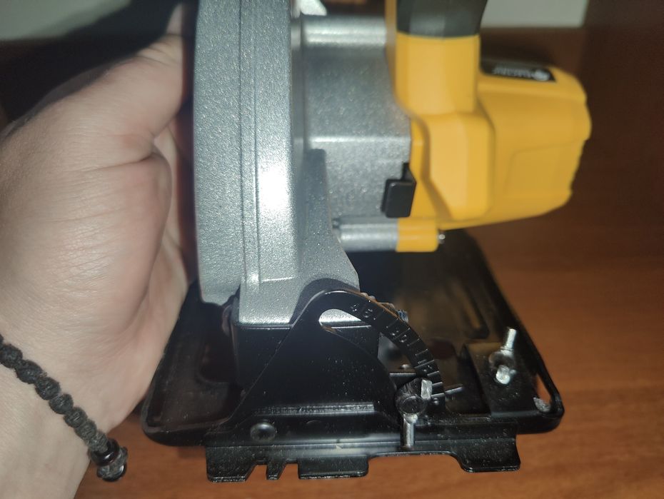 Акумуляторна циркулярна пила