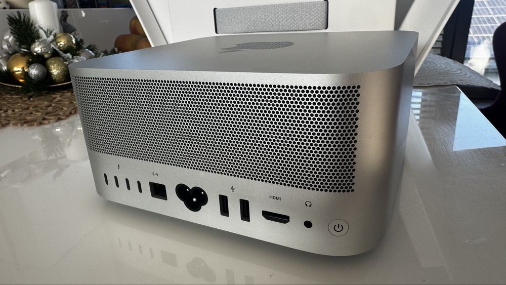 Apple Mac Studio M2 Max 12-core + 38-core GPU/64GB RAM/1TB SSD