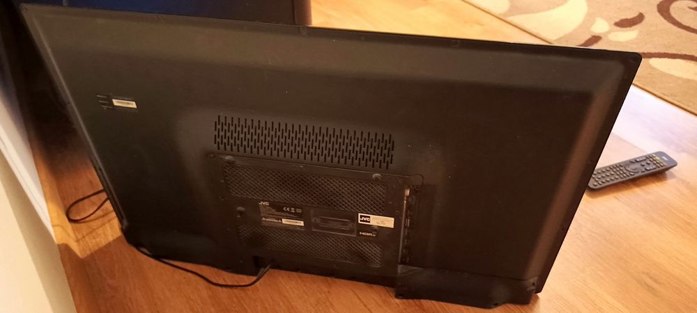 Telewizor JVC LT-32E33B(A) plus uchwyt