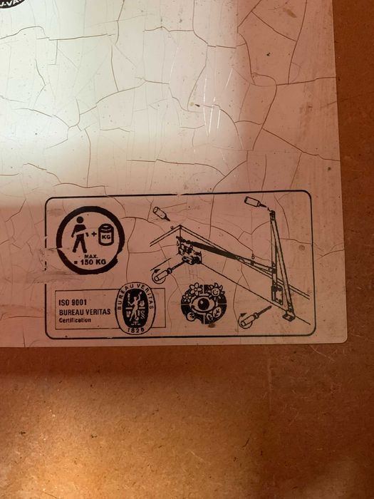 escada em madeira para sotão