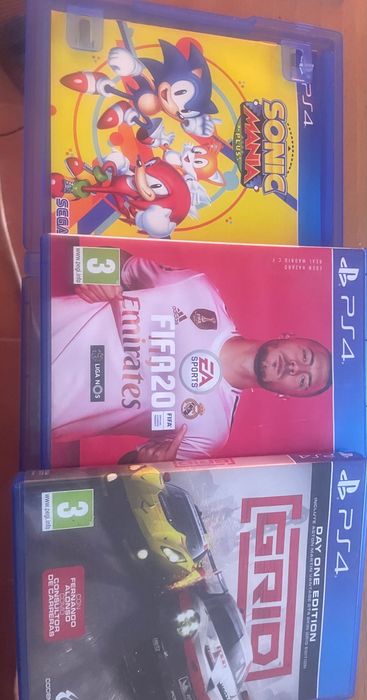 Consola Ps4 com 3 jogos
