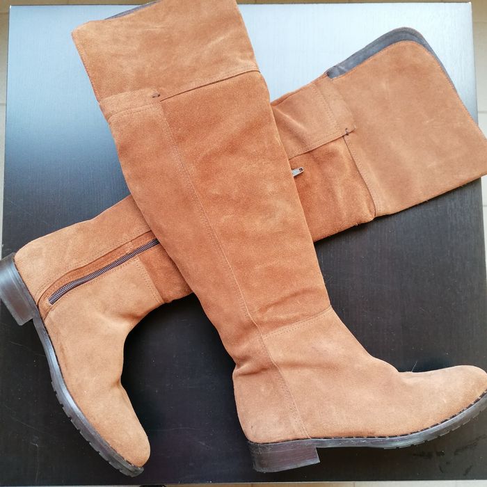 Bota NOVA em Pele Camurça de Cano Alto Camel 37