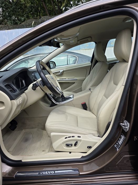 Volvo V60 Cross Country 2.0 D4 Pro Full Extras