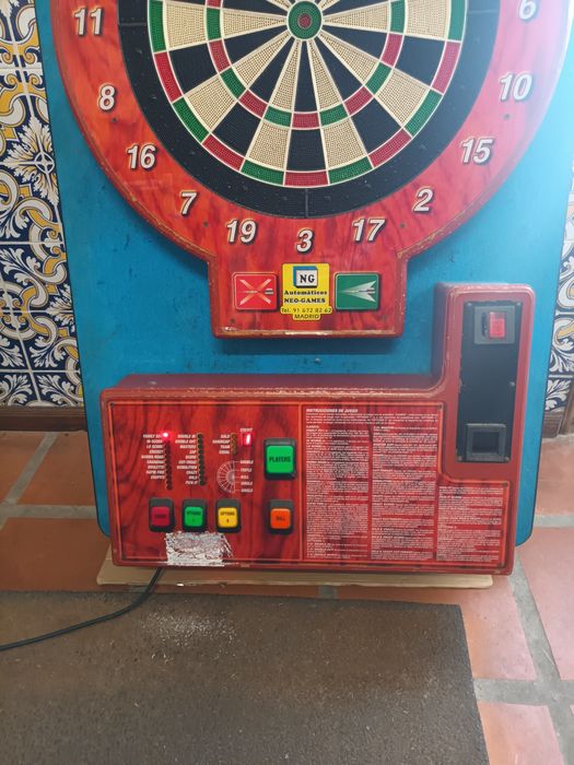 Máquina Diversão Setas Dardos Darts modelo Wall Darts.Funcionar