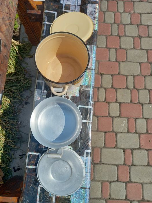 Продам емальвану та алюмінієву каструлі.