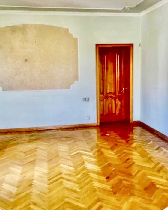 Продаж будинку 650 кв.м. Стоянка, 6 км. від Києва.