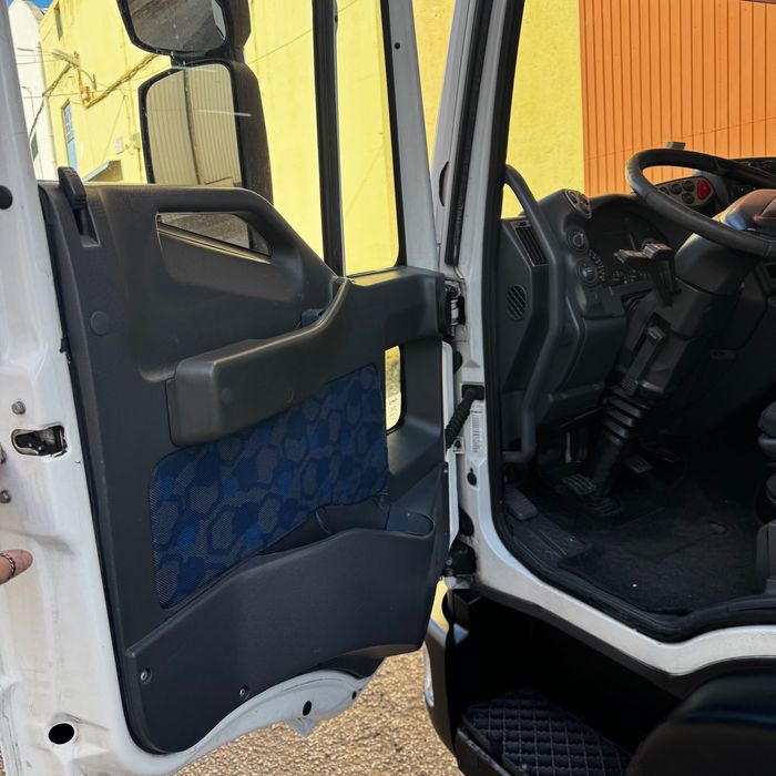 Iveco Euro Cargo em ótimo estado.