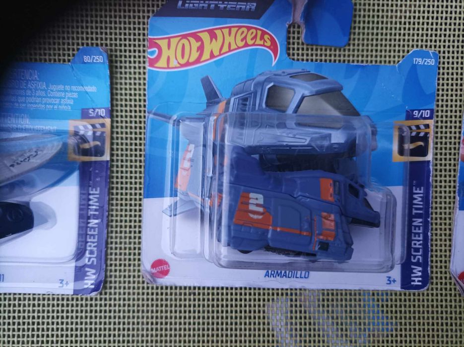 3 modele ststków kosmicznych od Hot Wheels