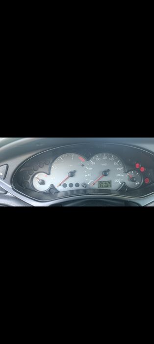 Ford focus com alguns afazeres