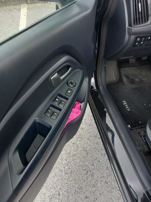 Kia Rio em ótimo estado