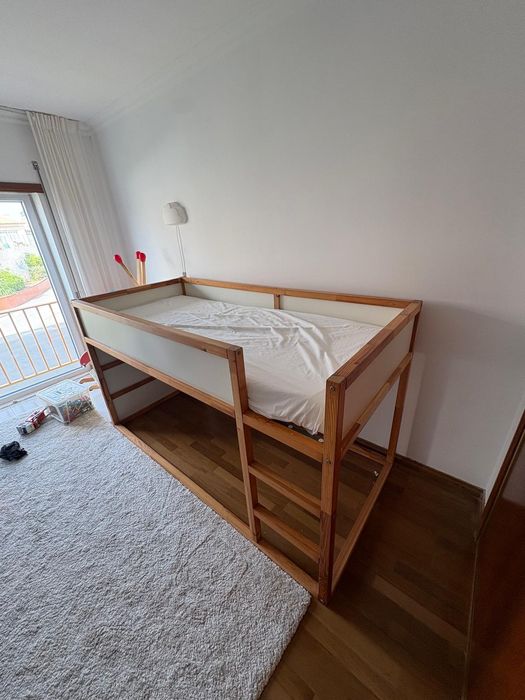 Beliche IKEA MYDAL
Estrutura beliche, pinho, 90x200 cm