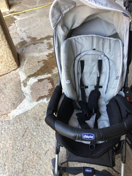 Carrinho de bebé Chico c/ sombreiro