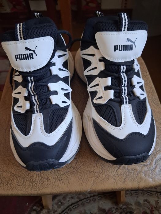 Продам жіночі кросівки