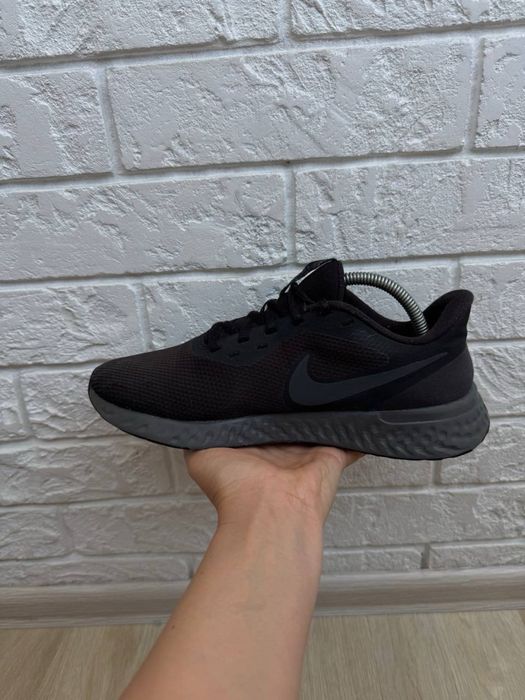 Кросівки Nike Revolution 5