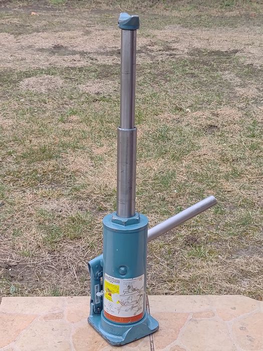 Lewarek hydrauliczny podnośnik słupkowy 2,6 t