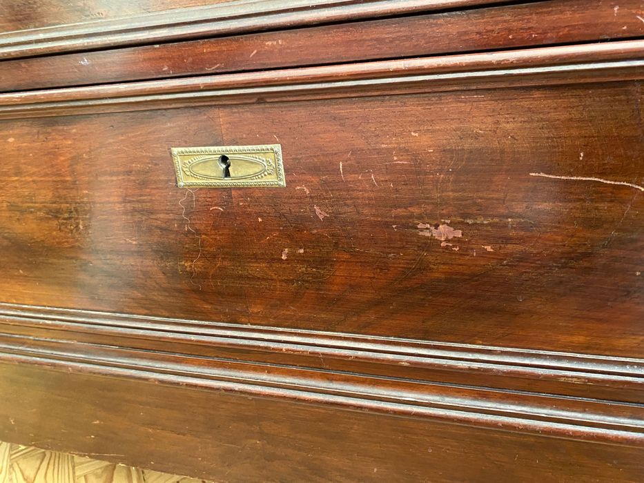 Cómoda de madeira maciça