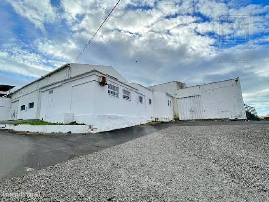 VENDA de PRÉDIO com 2 EDIFÍCIOS e 1 ARMAZÉM - Praia da Vitória, Ilh...