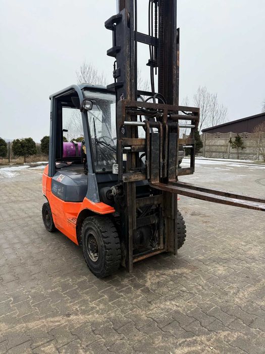 wózek widłowy TOYOTA 7FGF25 LPG 2500kg 4.0m przesuw pozycjoner 2005rok