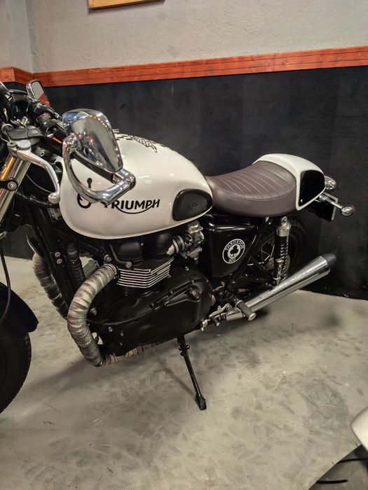Triumph Thruxton 900