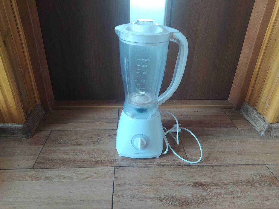 Mikser blender kielichowy Clatronic.
