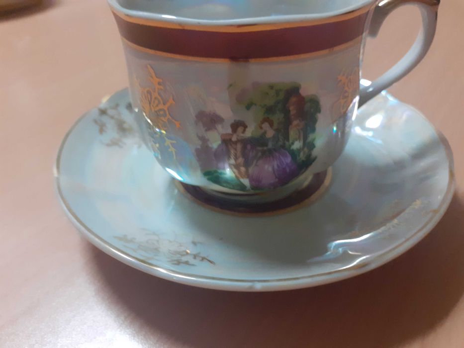 Chavena e pires antigos (penso que seja loiça inglesa)