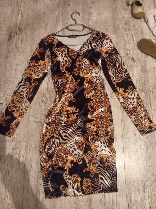 Seksowna zamszowa sukienka