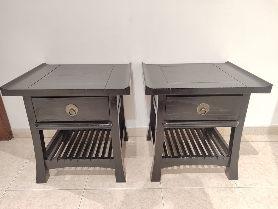 Mesa de cabeceira oriental