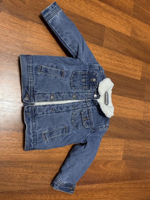 Джинсова куртка на дівчинку