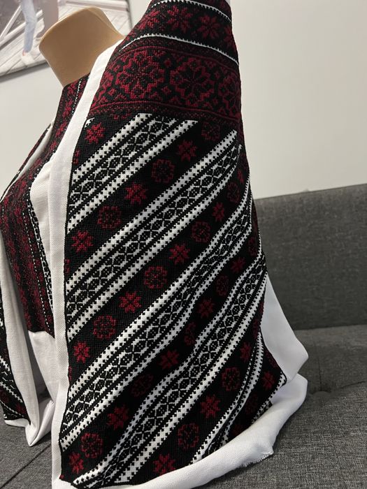 Жіноча борщівська вишиванка