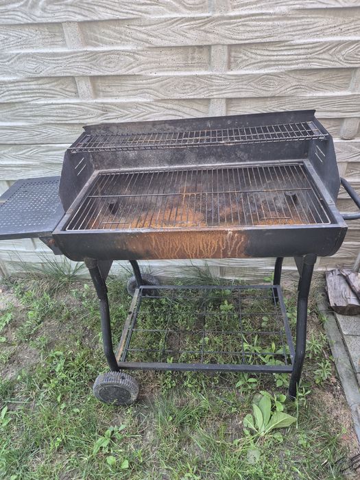 Duży grill węglowy