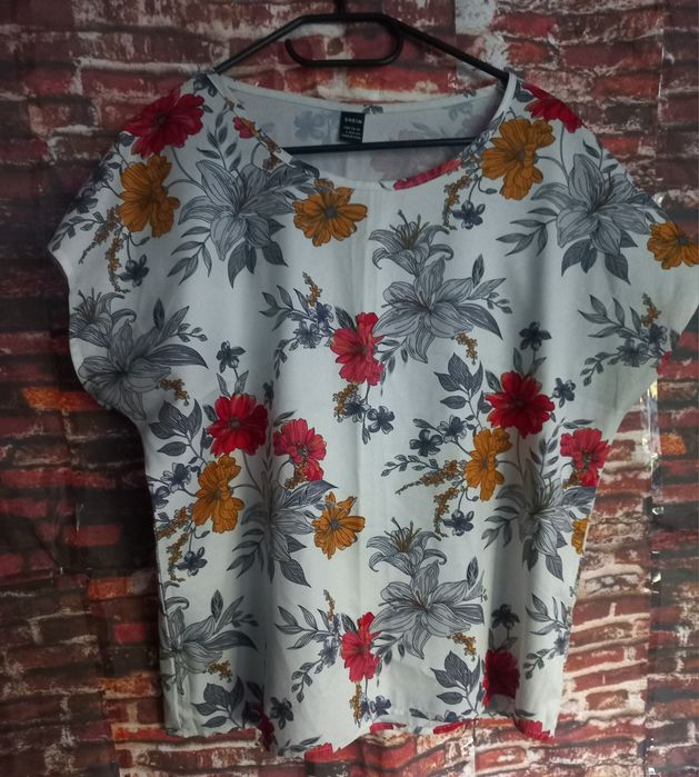 L  Lekka bluzka w kwiatowy print