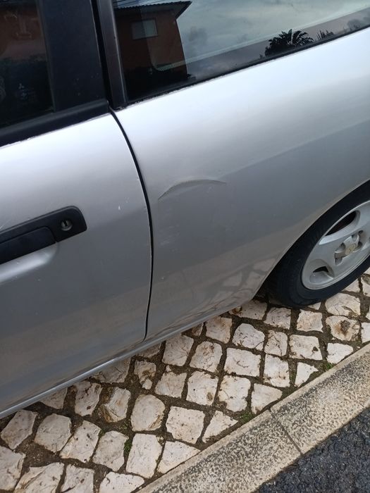 Mitsubishi Colt 1.3 GLX 1998 (com barra de reboque)