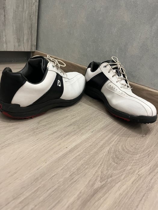 Кросівки 44 розміру