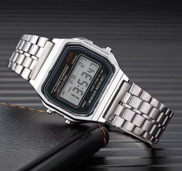 Годинник Casio..