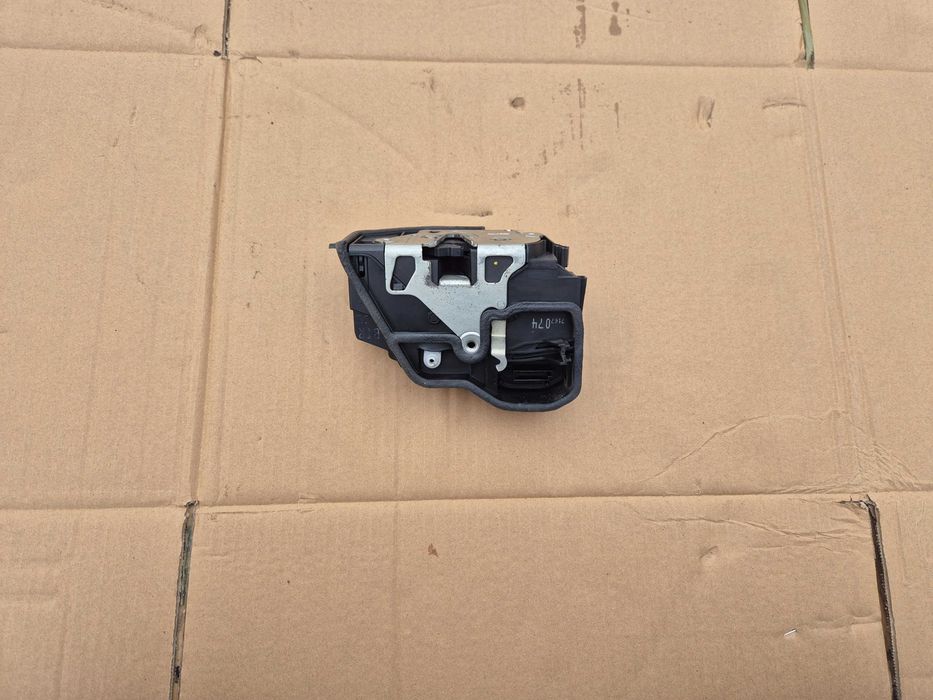 Prawy Przedni Przód Zamek Drzwi 7PIN BMW X3 E83 E87 E60 E87 Pasażera