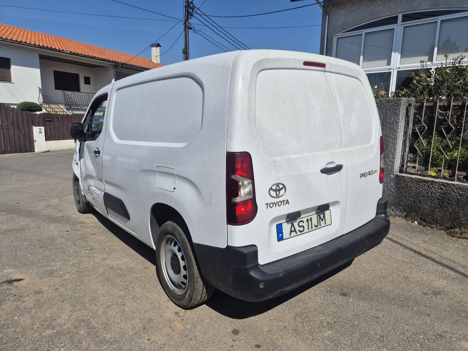 Vendo Toyota Proace city salvado C/Iva 3lug