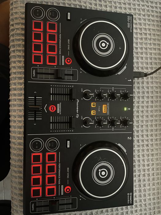 DDJ 200 Controller
