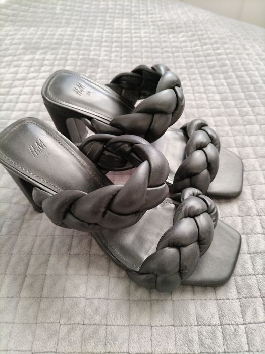 Czarne klapki warkocze hm